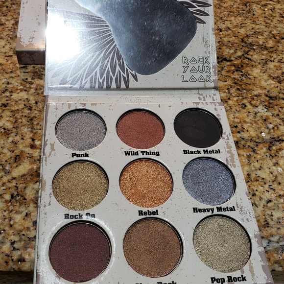 Glam Metals Eyeshadow Palette & Smoky Eyeliner - Picture 2 of 8